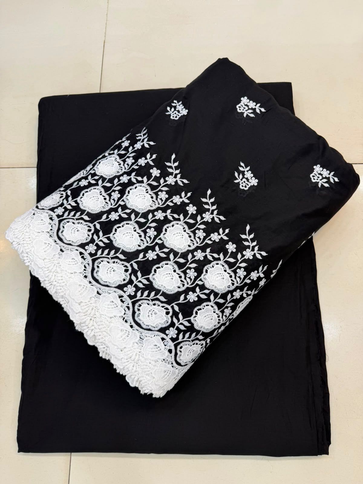 Chicken Kari Cutwork Pure Cotton Lawn 3 Pcs Suits