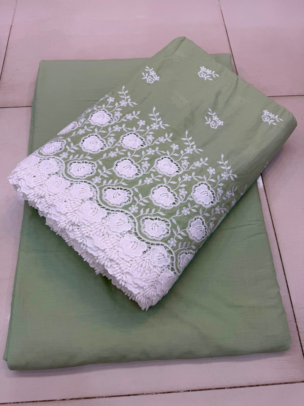 Chicken Kari Cutwork Pure Cotton Lawn 3 Pcs Suits