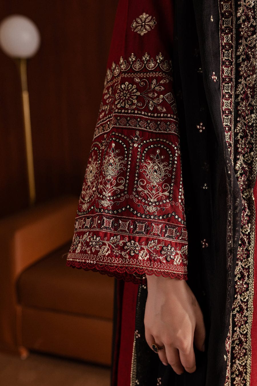 Royal Pret Luxury Lawn Embroidered 3PC Suit With Chiffon Dupatta