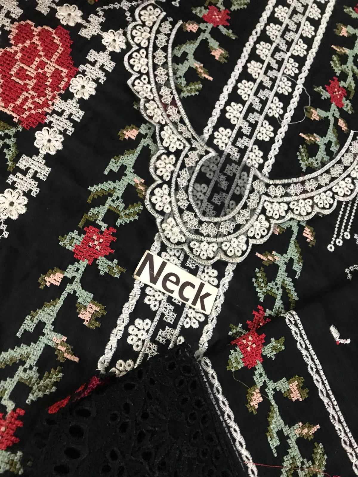 Aneelas Lawn Luxury 4Suti Embroidered 3PC Suit With Cutwork Silk Dupatta