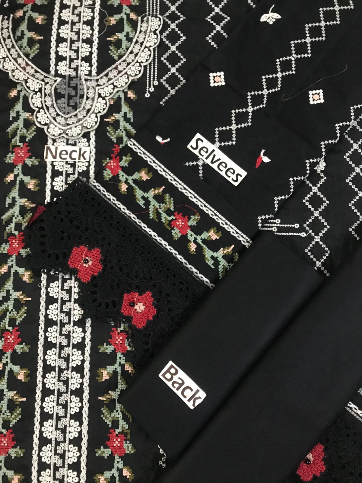Aneelas Lawn Luxury 4Suti Embroidered 3PC Suit With Cutwork Silk Dupatta