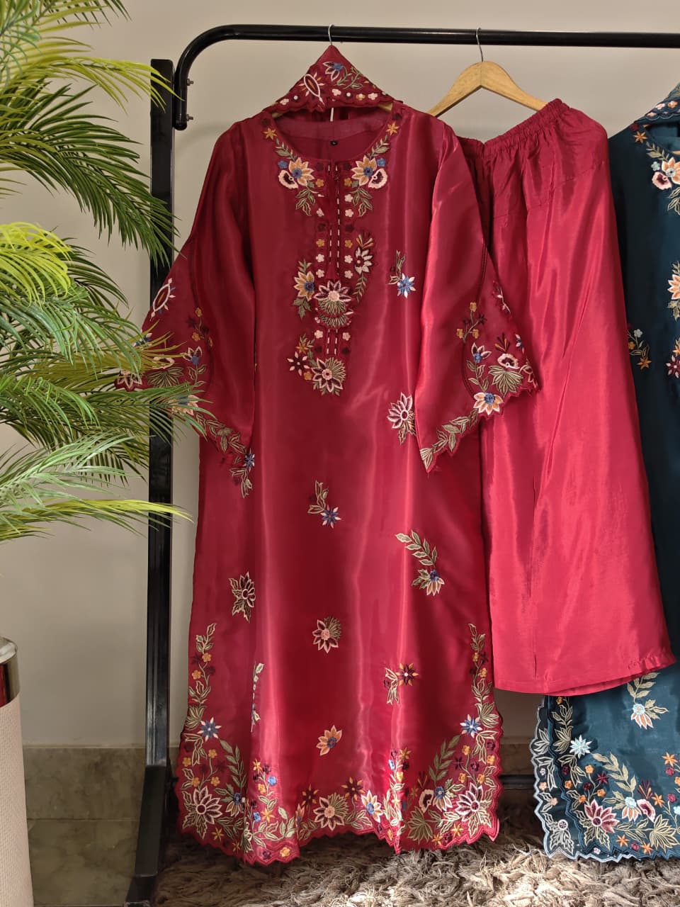 Trendy Farshi Luxury Silk Kaftan 3PC Suit With Cutwork Sheesha Silk Dupatta