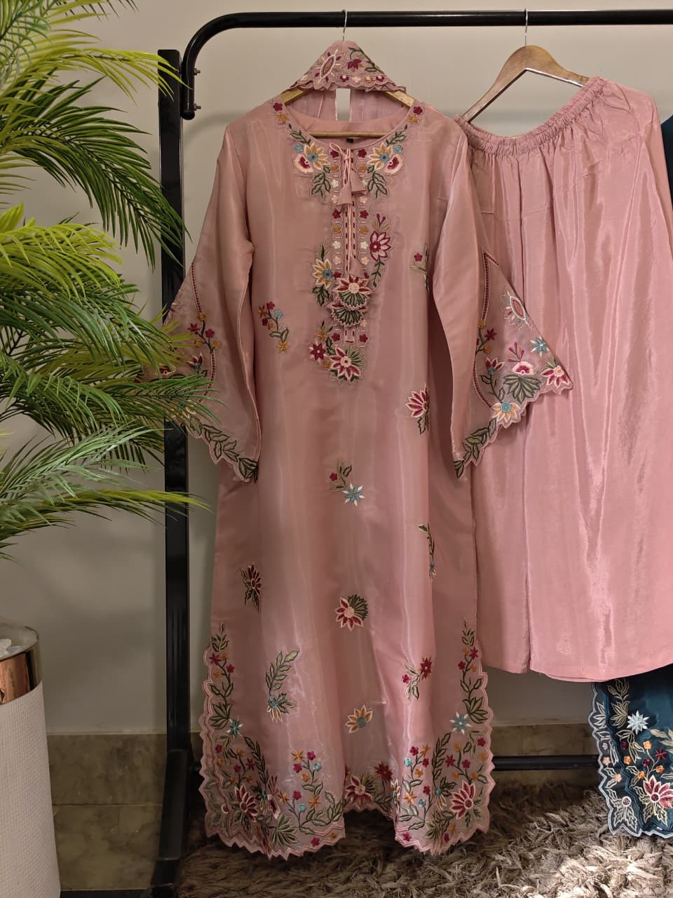 Trendy Farshi Luxury Silk Kaftan 3PC Suit With Cutwork Sheesha Silk Dupatta