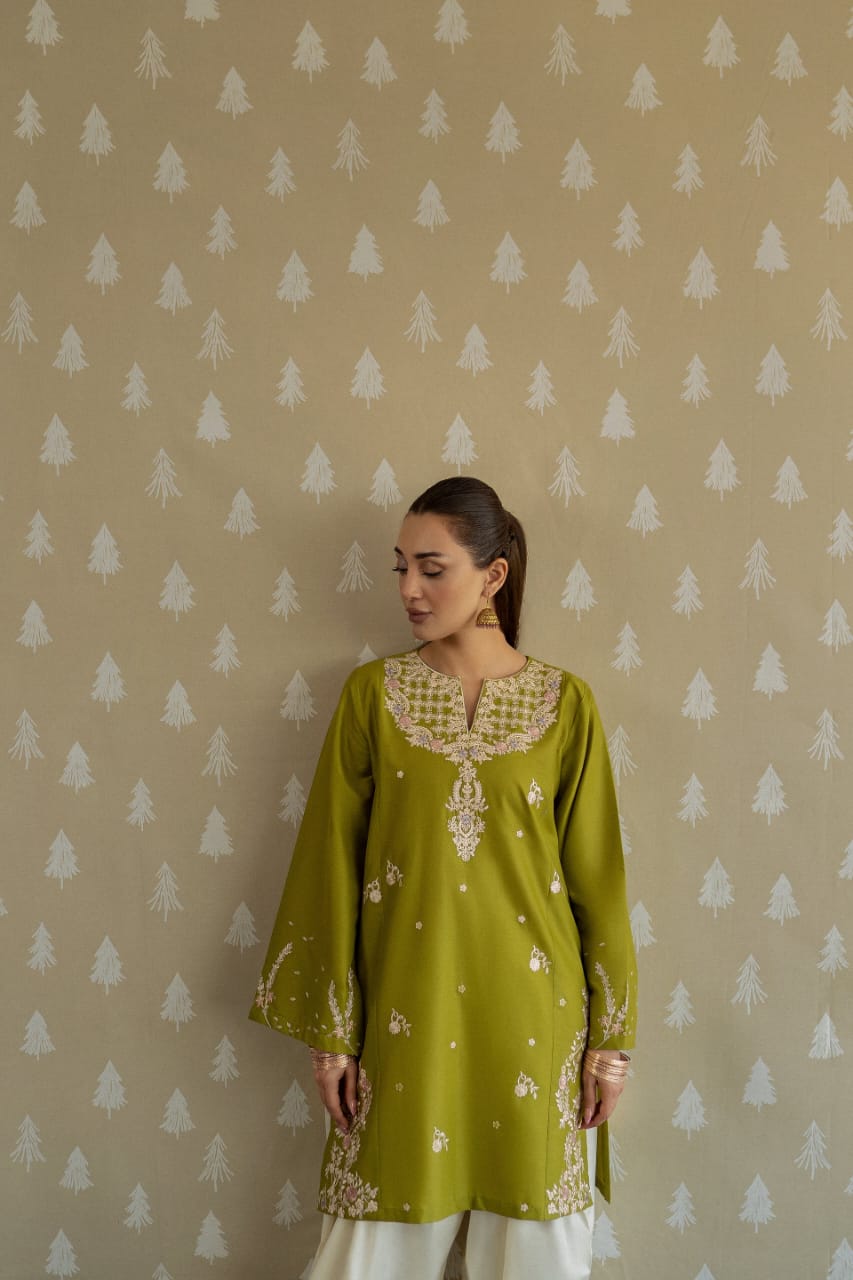 MAHIRA EMBROIDERY PREMIUM COLLECTION – 2PC (SHORT SHIRT & FARSHI SALWAR)