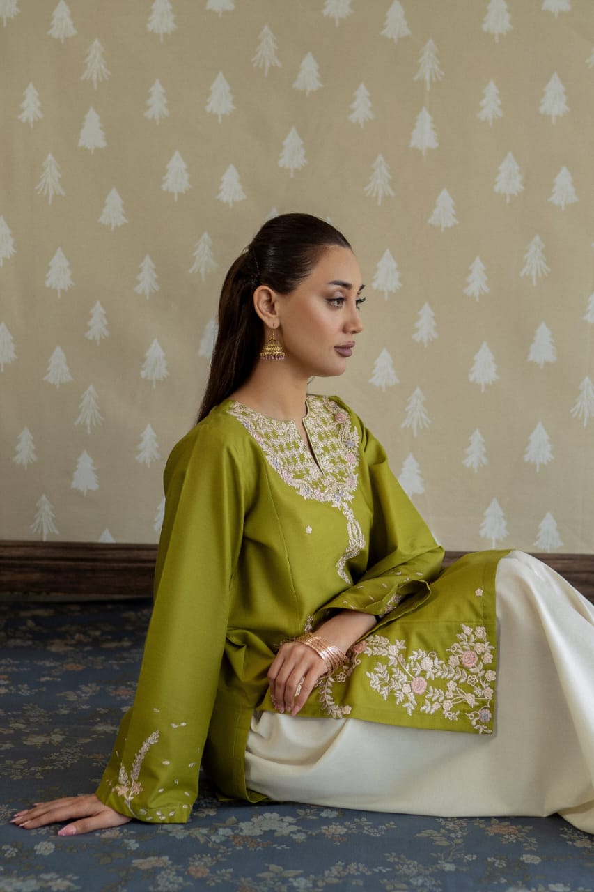 MAHIRA EMBROIDERY PREMIUM COLLECTION – 2PC (SHORT SHIRT & FARSHI SALWAR)
