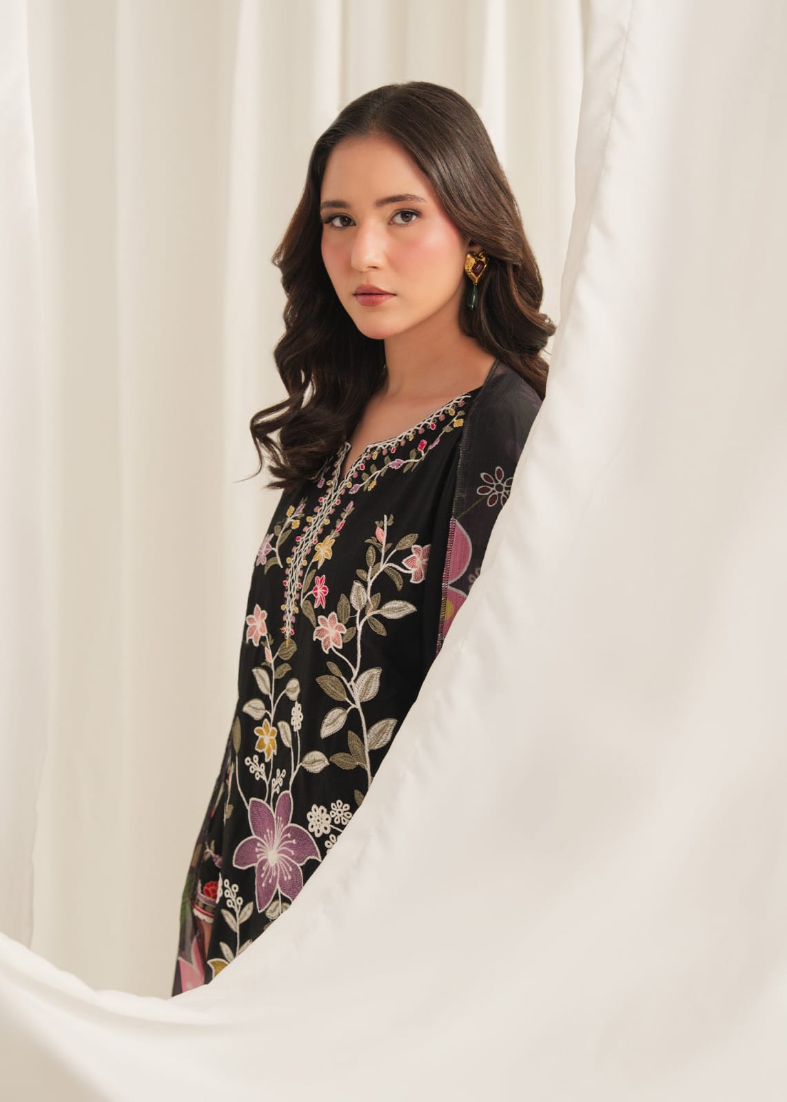PREMIUM LAWN EMBROIDERED 3PC SUIT – CREAM EDITION