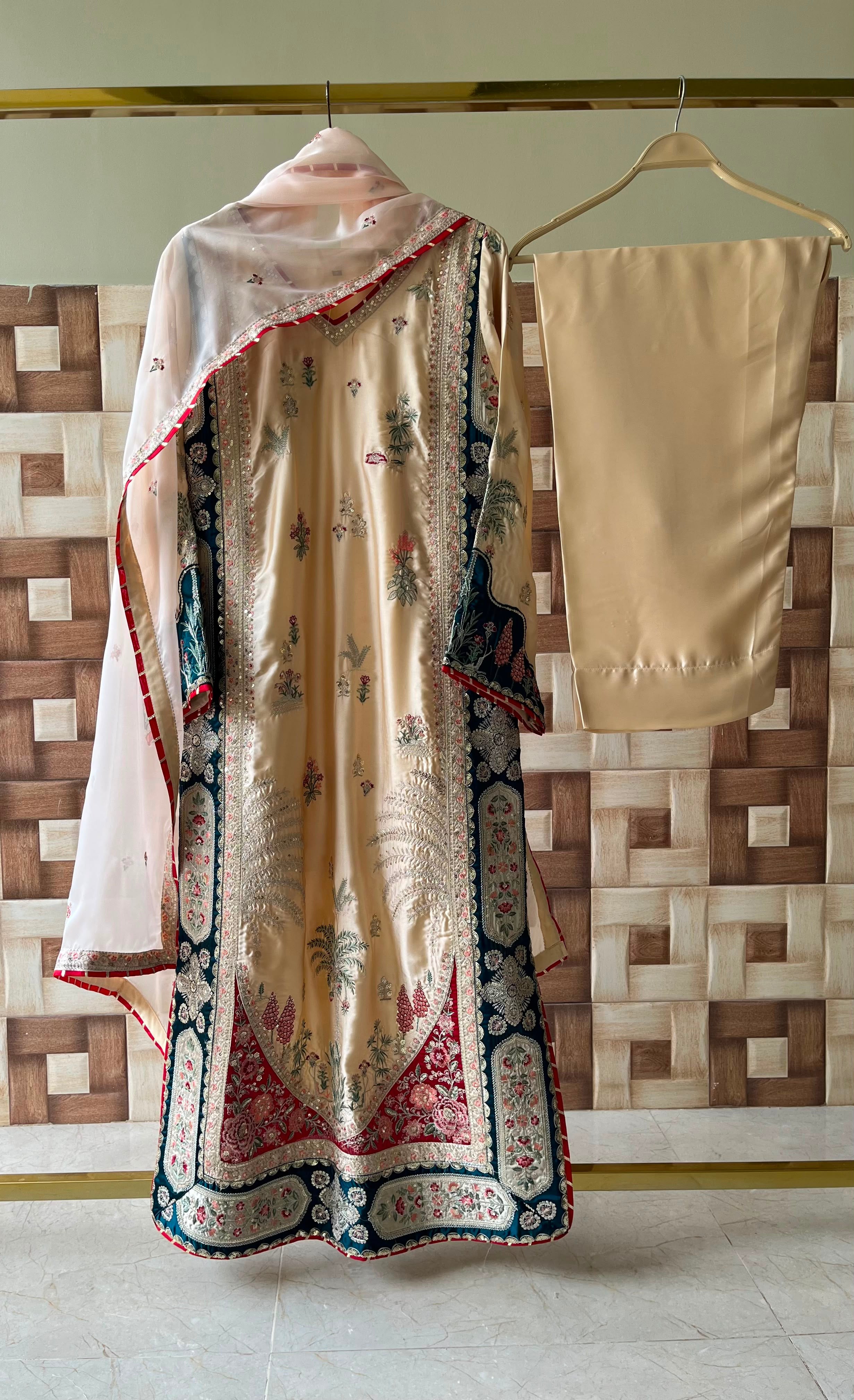 LUXURY EMBROIDERED & APPLIQUE SILK 3PC