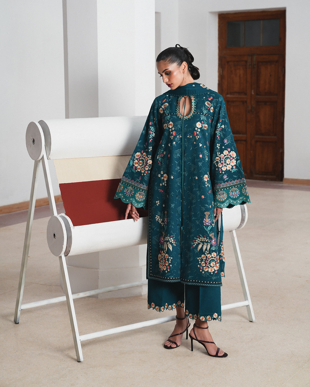 Jugnu Baagh – Zinc Embroidered Karandi 3PC Suit