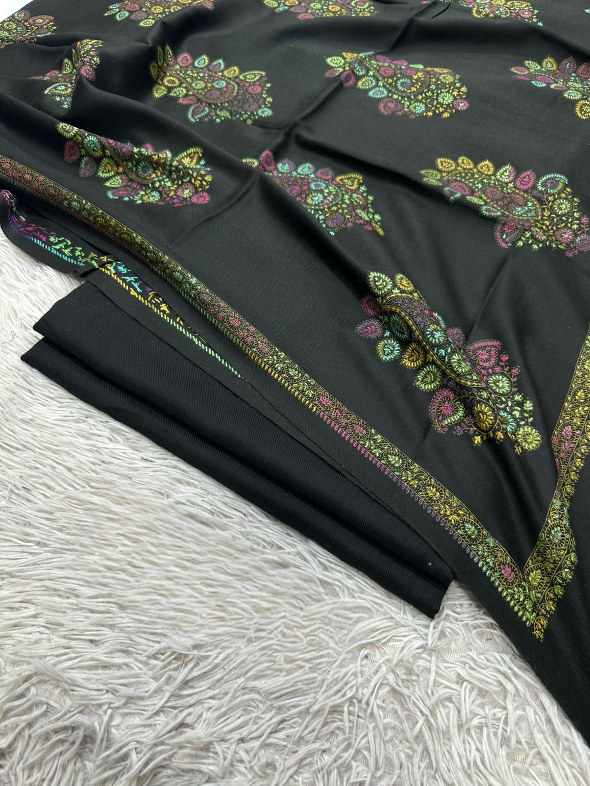 Pashmina 3PC Suit with Kashmiri Embroidered Shawl – Design 01 (Black)
